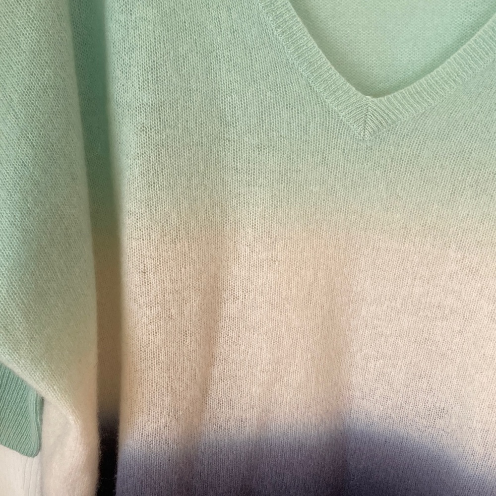 C by Bloomingdale's Ombre V-Neck 100% 2 ply Cashmere Sweater - Mint, Cream, Navy - Picture 4 of 7